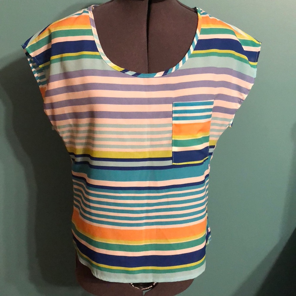Striped button back top - Picture 2 of 4